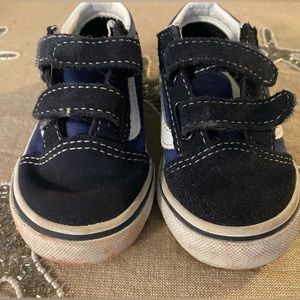 Toddler VANS Size 7 Black and Blue Velcro In great used condition